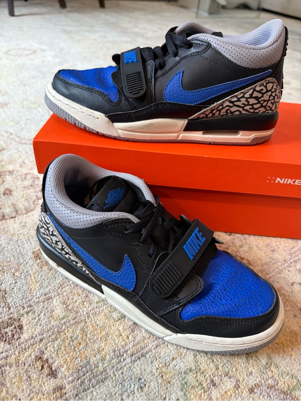 Nike Youth Low-Top Sneakers in Blue and Black with Gray Accents